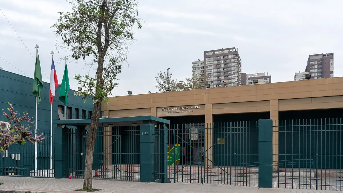Cuánto gana un gendarme en Chile en 2026: sueldos por grado y requisitos para postular