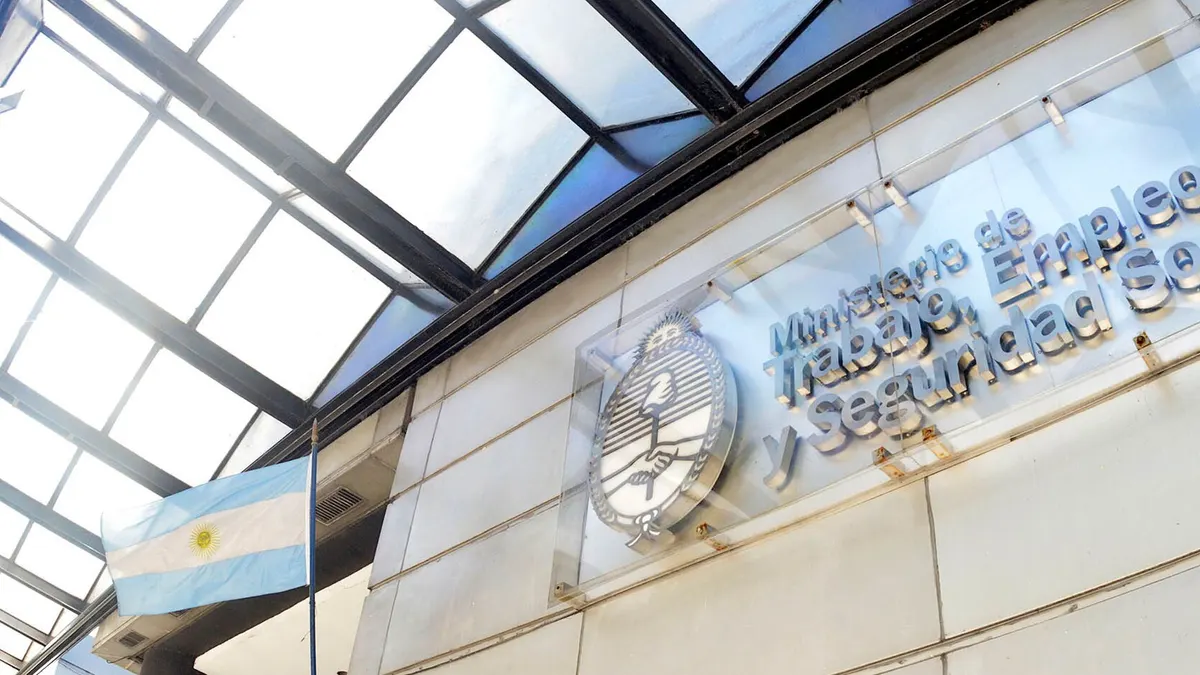 Salario mínimo en Argentina 2026: cuánto es y cuánto sube mes a mes hasta abril