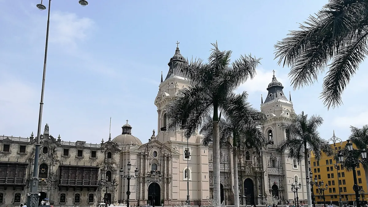 Días no laborables por la visita del papa León XIV al Perú: fechas, regiones y cómo se recuperan las horas