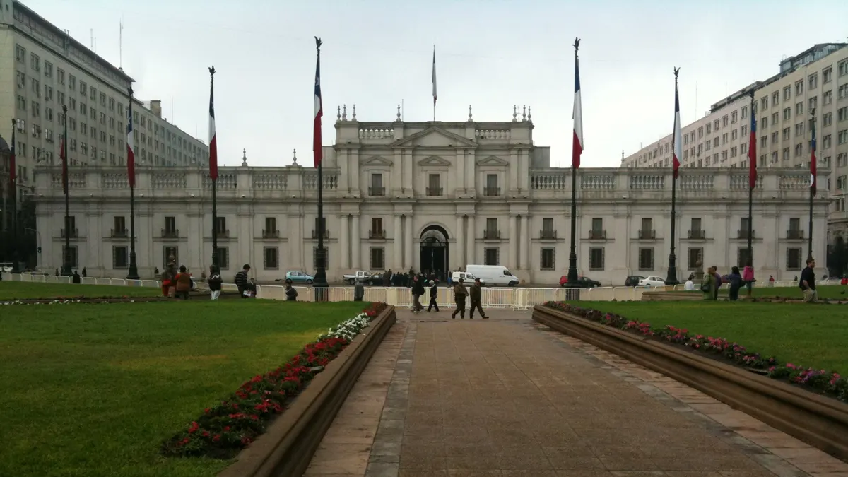Cadem: aprobación de Kast cae a 29%, la más baja de su gobierno, y 92% rechaza las rebajas de condena